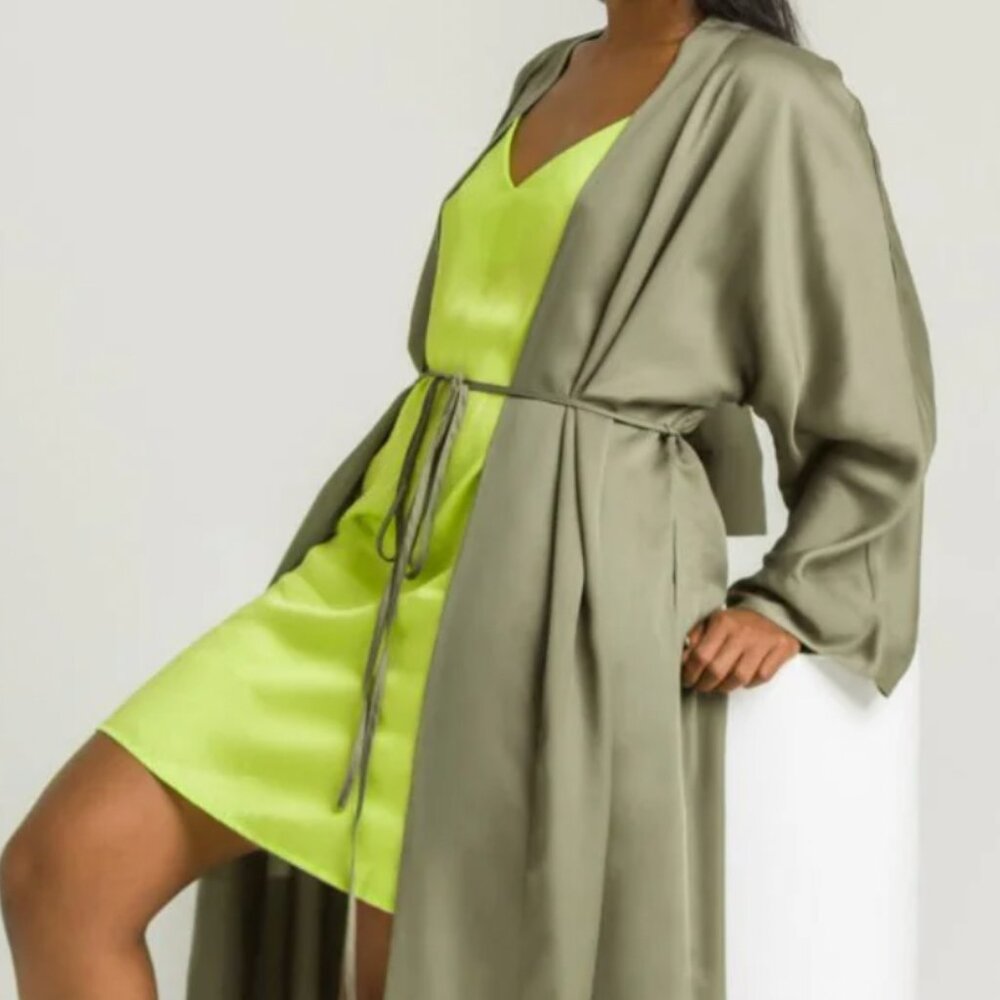 Ettitude sateen / satin robe in moss green small / medium